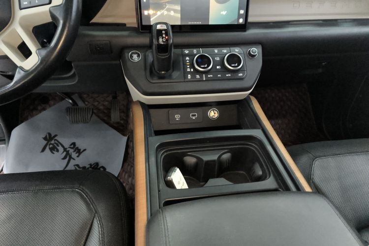 路虎卫士 2022款 110 P400 X-DYNAMIC HSE局部细节18