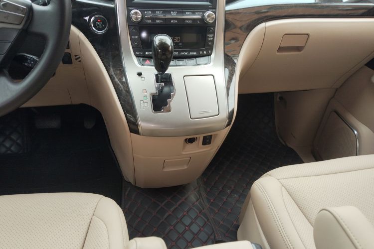 丰田 埃尔法 2012款 3.5L 豪华版局部细节18