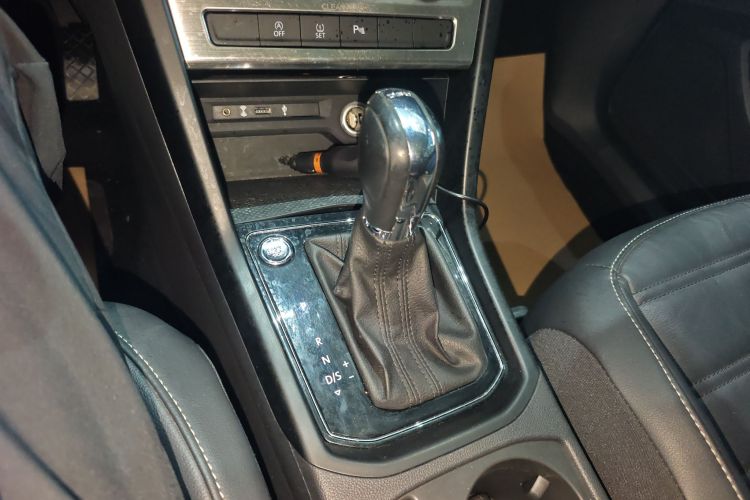 大众 2018款 途安L 280TSI DSG拓界版 7座 国V中控内饰18