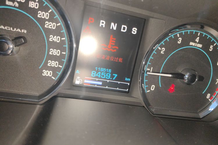 捷豹XF 2015款 XF 2.0T 豪华版中控内饰15