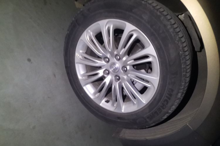 别克 君越 2018款 20T 精英型车身外观10