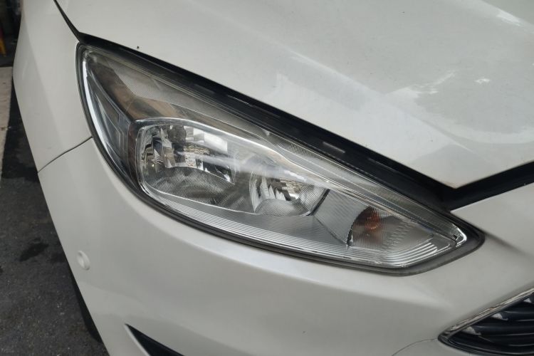 福特 福克斯 2015款 三厢 EcoBoost 180 自动旗舰型车身外观6006