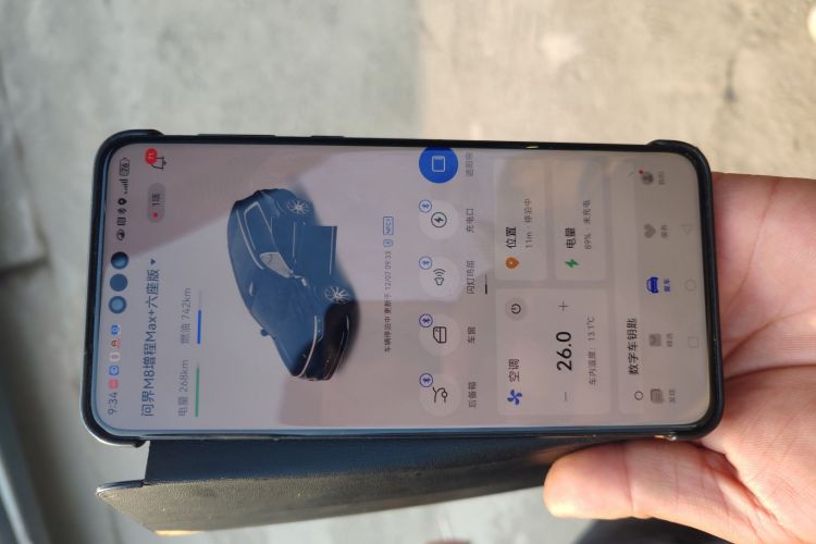 鸿蒙智行 问界M8 2025款 增程 Max+版 53.4kWh 6座版中控内饰7001