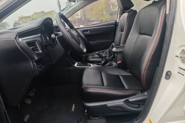 丰田 雷凌 2014款 1.6G 手动精英版中控内饰19