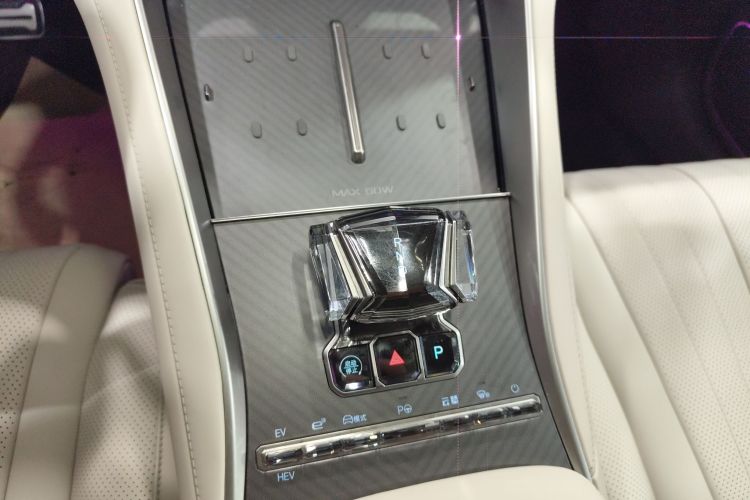 腾势Z9GT 2024款 1100四驱Ultra版中控内饰18