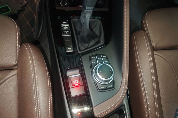 宝马X1 2019款 xDrive20Li 尊享型局部细节18