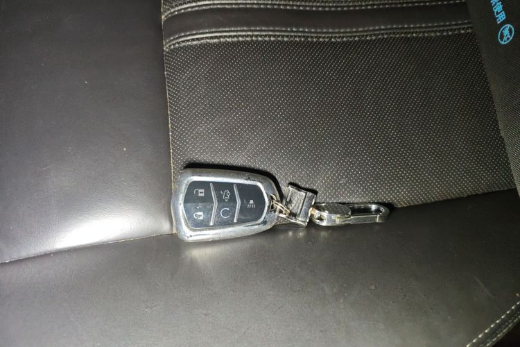 凯迪拉克SRX 2015款 3.0L 精英型中控内饰11