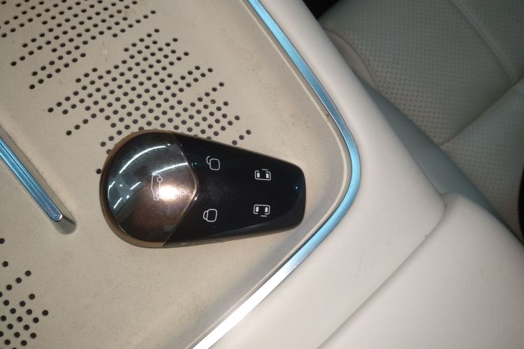 岚图汽车 岚图梦想家 2025款 PHEV 四驱旗舰鲲鹏版中控内饰11