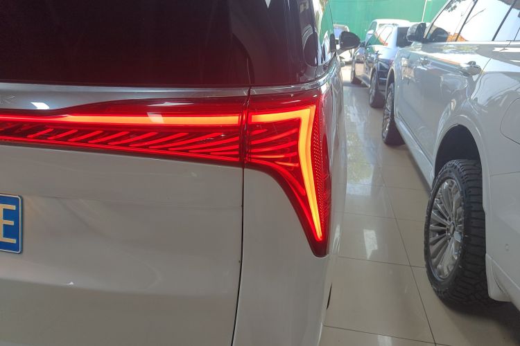 别克 世纪 2023款 2.0T 七座蕴世版车身外观9