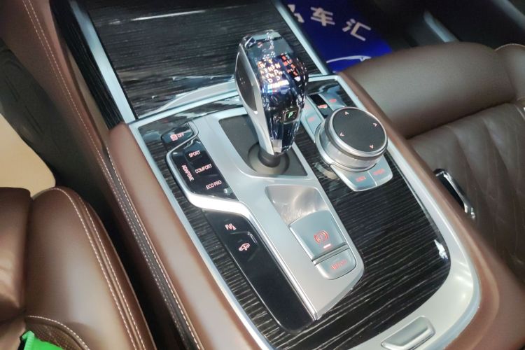 宝马7系 2019款 改款 730Li M运动套装中控内饰18