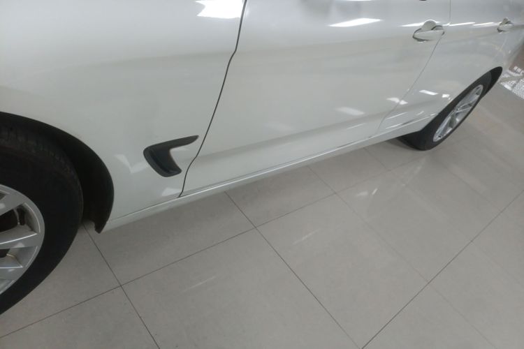 宝马3系GT 2013款 320i 领先型局部细节9002