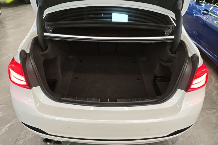 宝马3系 2019款 320Li 时尚型机舱底盘23