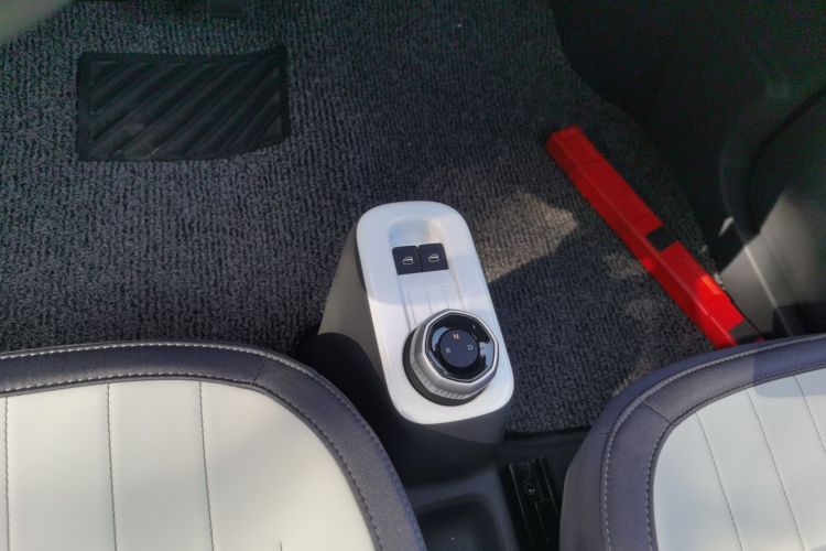 吉利银河 2025款 210km 熊猫骑士中控内饰18