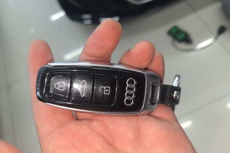 奥迪A8 2018款 A8L 55 TFSI quattro投放版尊享型中控内饰11