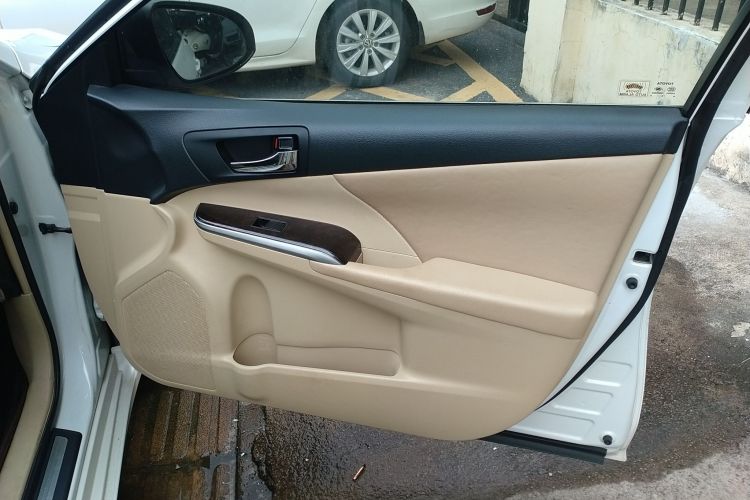 丰田 凯美瑞 2016款 2.0E 十周年纪念精英版中控内饰7005