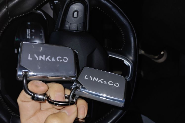 领克05 2023款 2.0TD 两驱耀Pro中控内饰11