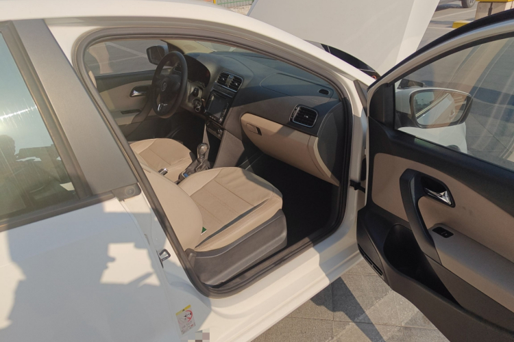 大众 Polo 2011款 1.4L 自动致酷版局部细节9005