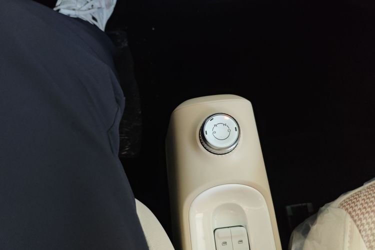 五菱汽车 宏光MINIEV 2024款 第三代 215km 青春版中控内饰18