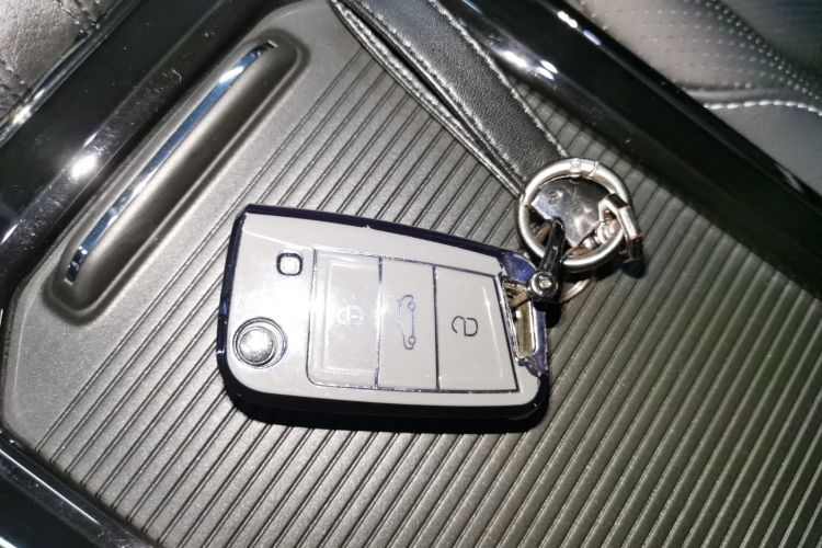 大众 帕萨特 2025款 出众款 380TSI 龙腾版中控内饰7001