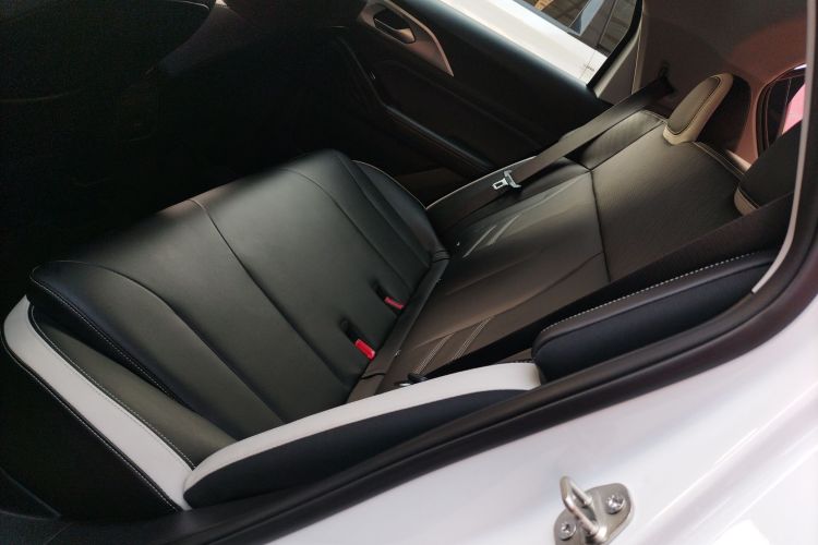 吉利几何E萤火虫 2022款 401KM 霹雳虎 4座中控内饰21