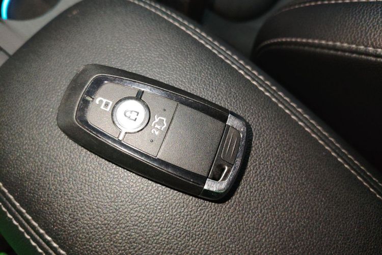 福特 福克斯 2020款 两厢 EcoBoost 180 自动锋耀型中控内饰7001