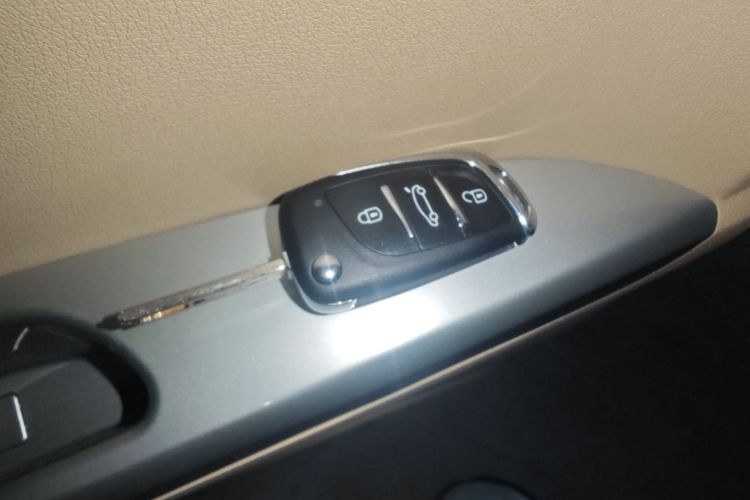 长城C30 2013款 1.5L CVT豪华型中控内饰11