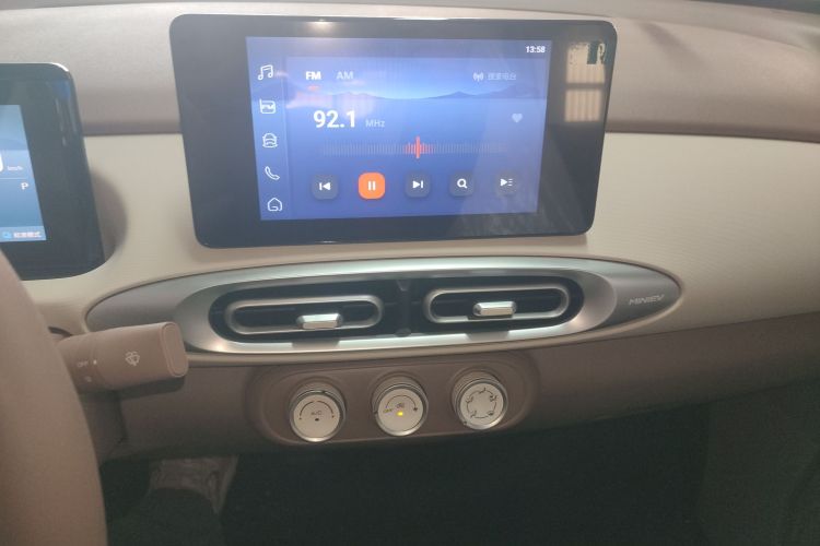 五菱汽车 宏光MINIEV 2025款 四门版 臻享+款中控内饰16