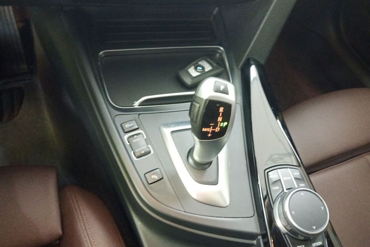 宝马3系 2019款 320Li 时尚型中控内饰18