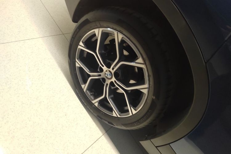 宝马X1 2021款 sDrive25Li 领先型车身外观6008