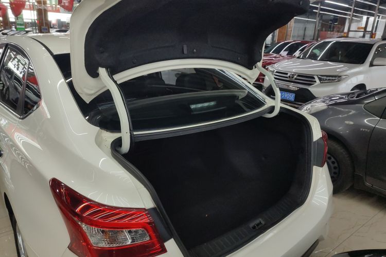 日产 轩逸 2022款 经典 1.6XL CVT豪华版机舱底盘23