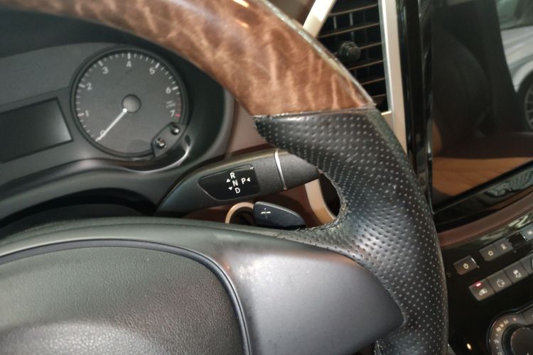 奔驰V级（平行进口） 中控内饰18