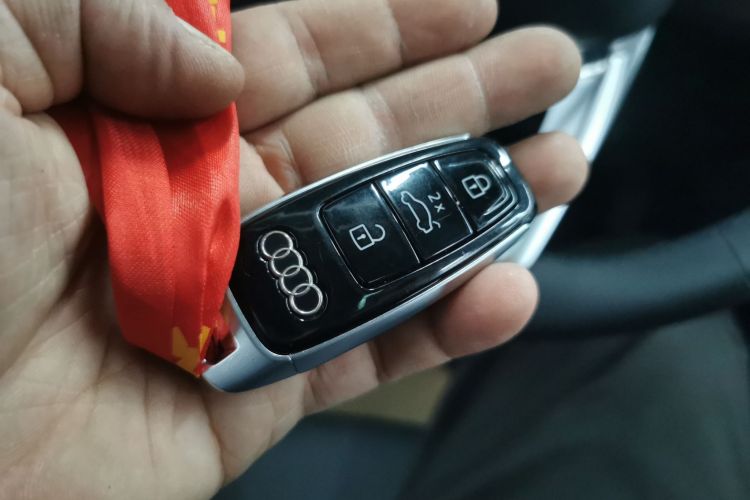 奥迪Q7 2022款 55 TFSI quattro S line运动型中控内饰11