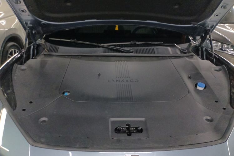 领克Z10 2024款 95kWh 702km四驱智驾Ultra机舱底盘24