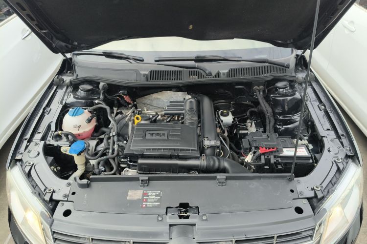 大众 朗逸 2013款 改款 1.4TSI 手动豪华版机舱底盘24