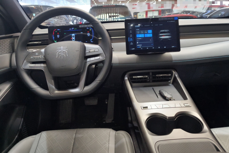 比亚迪 秦PLUS 2025款 DM-i 智驾版 128KM进取型中控内饰7002