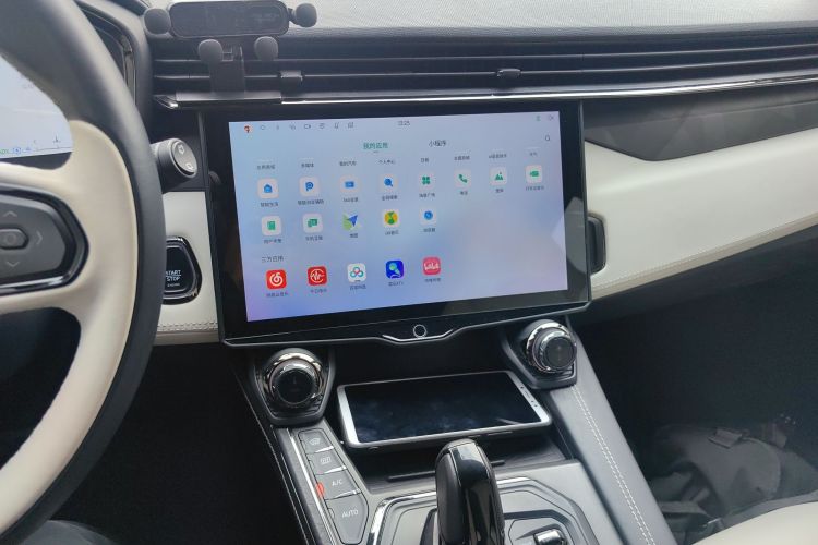 领克01 2023款 1.5TD EM-F 晨曦中控内饰16