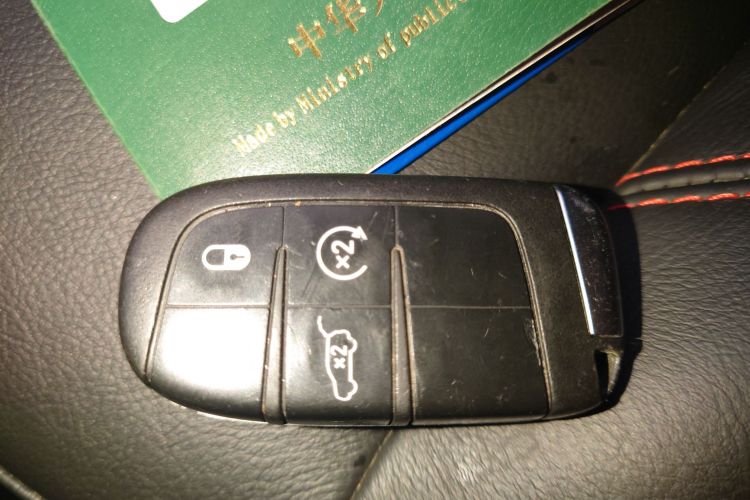 Jeep 指南者 2017款 200TS 自动高性能四驱版中控内饰11