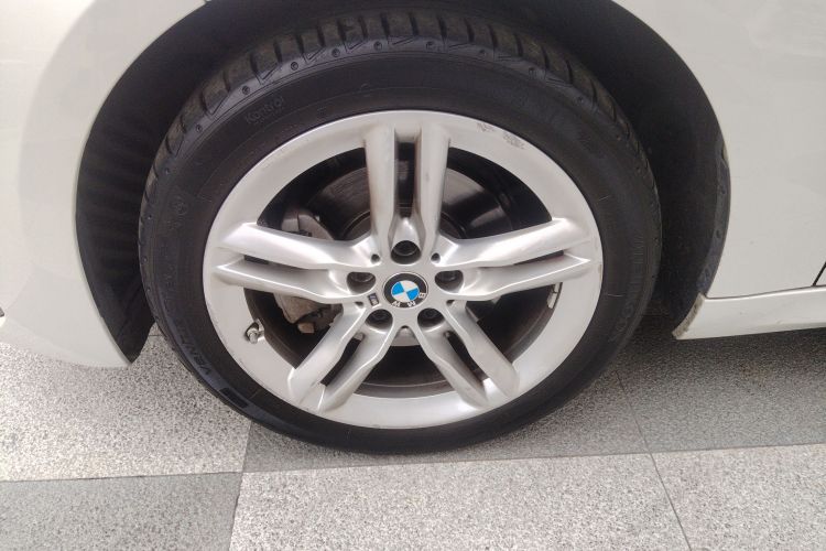 宝马1系 2022款 120i M运动曜夜版车身外观6007