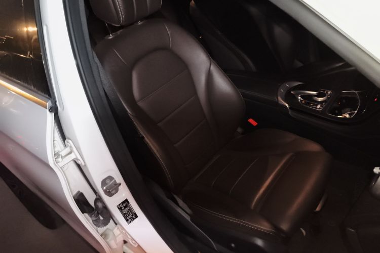 奔驰GLC 2018款 GLC 260 4MATIC 动感型局部细节41