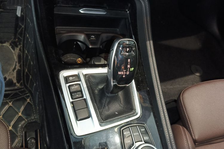 宝马1系 2021款 120i M运动曜夜版局部细节18