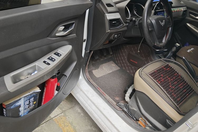 五菱汽车 五菱宏光 2018款 1.5L S舒适型L2B中控内饰7003