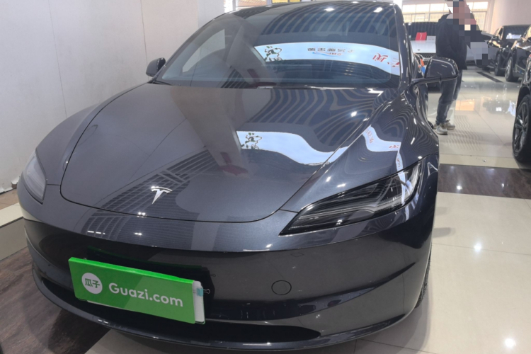 特斯拉 Model 3 2023款 后轮驱动版车身外观2