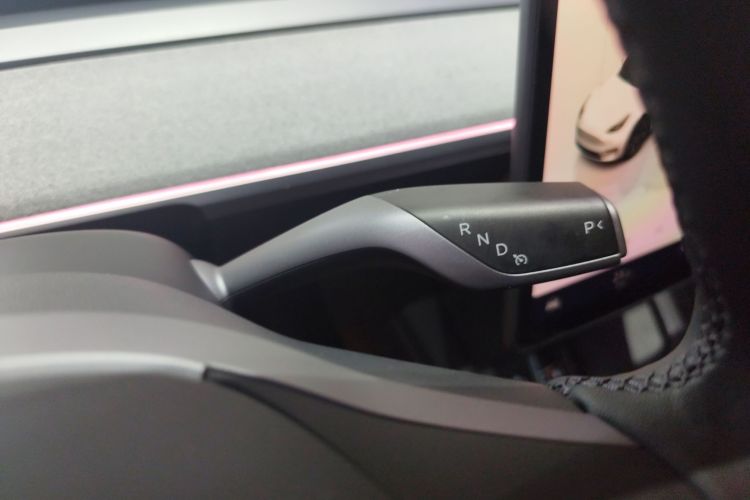 特斯拉 Model Y 2023款 长续航全轮驱动版中控内饰18