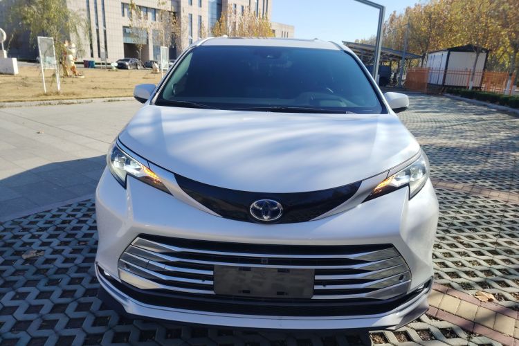 丰田 赛那SIENNA 2023款 2.5L混动 铂金版车身外观2