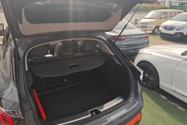 领克02 2019款 高能版 2.0T 自动两驱耀版 国VI机舱底盘23