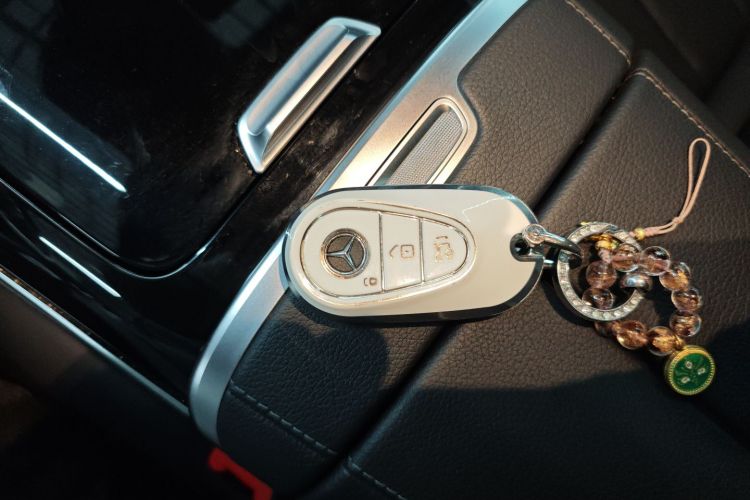 奔驰EQE 2022款 350 豪华版中控内饰11