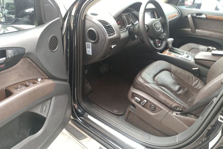 奥迪Q7  35 TFSI 进取型中控内饰7003