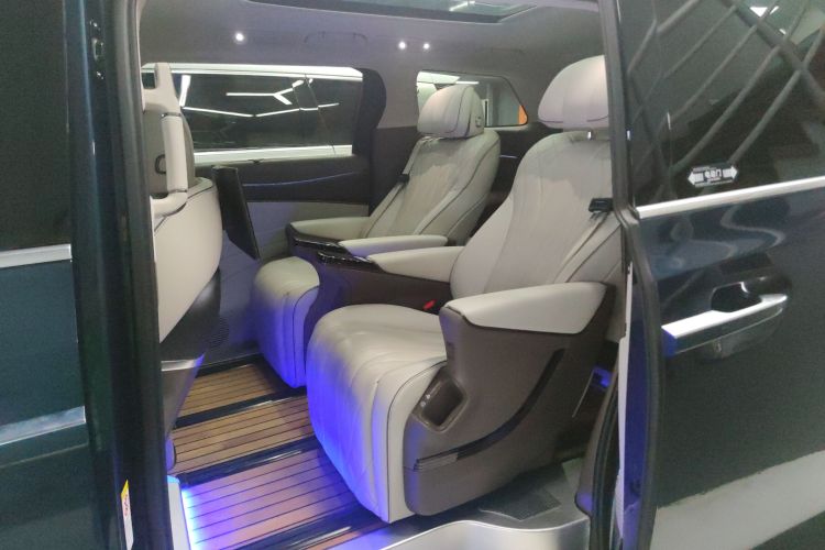 腾势D9 2022款 DM-i 970 四驱旗舰型中控内饰7004