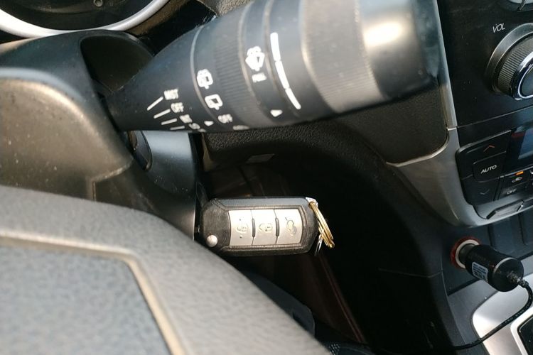 广汽传祺 传祺GS5 2014款 2.0L 自动两驱超享版中控内饰7001