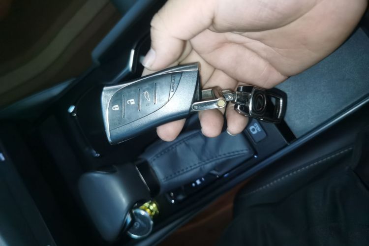 雷克萨斯ES 2022款 200 卓越版中控内饰7001